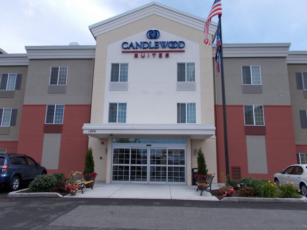 Candlewood Suites Burlington South by IHG - photo 27