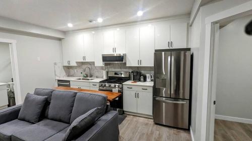 Cozy basement for a lovely stay & perfect for WFH in Edmonton, Canada
