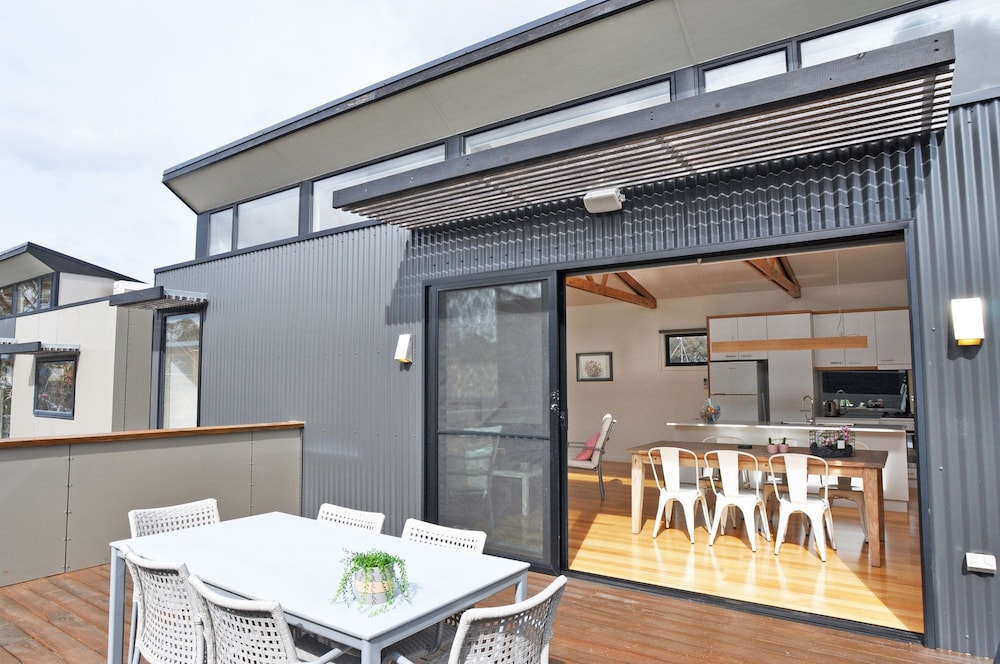 Luxe Townhouse 2 — 4-Star Luxury Hotel in Inverloch, Australia