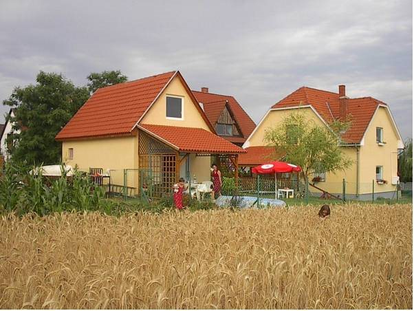 Balatoni Nyár Vendégház in Balatonfoldvar, Hungary