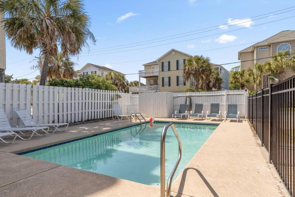 Lovely Updated Vacation Home POOL 3 BR P138 — 4-Star Luxury Hotel in Myrtle Beach, United States