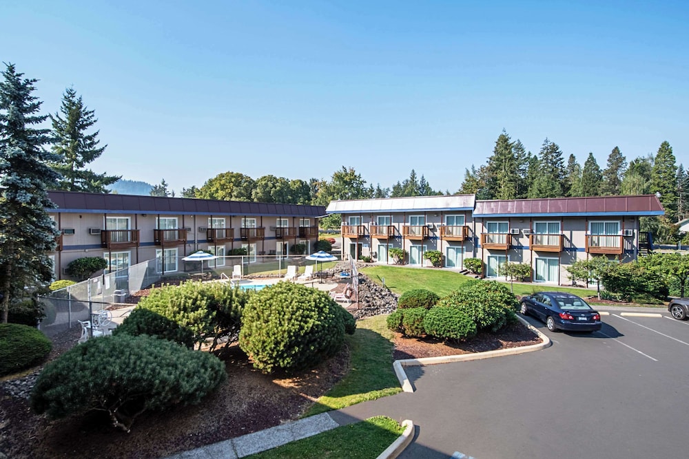 Rodeway Inn Enumclaw Mount RainierCrystal Mountain - photo 27