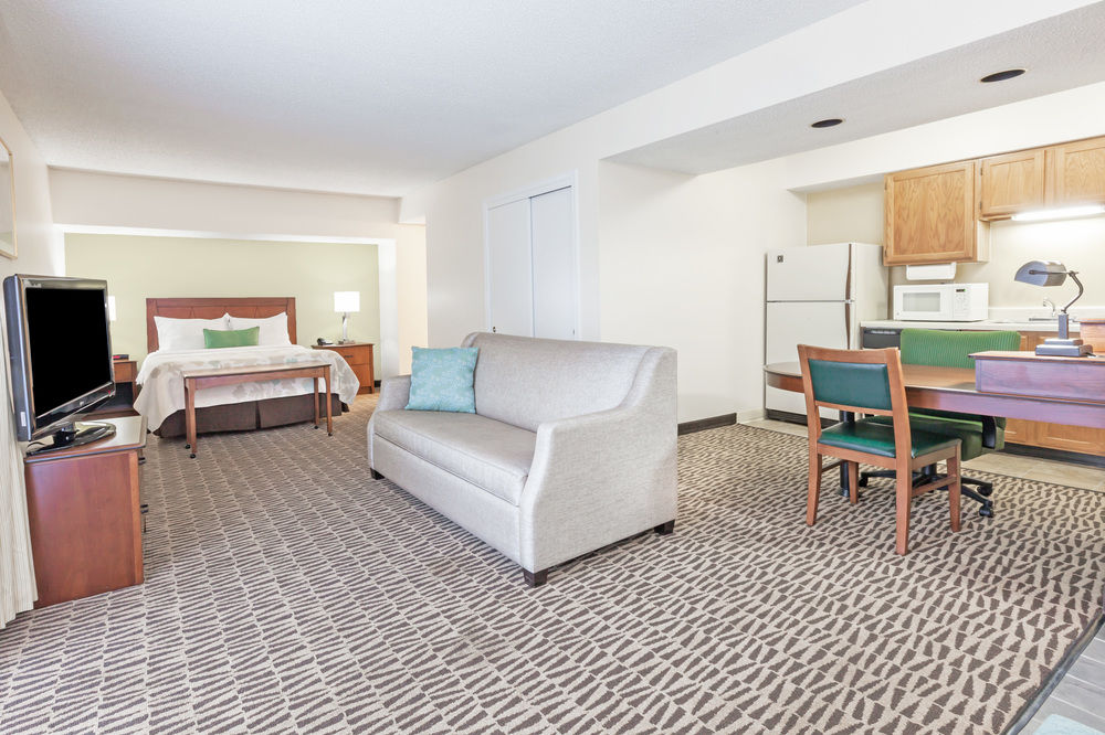Hawthorn Suites by Wyndham Tyler in Tyler, United States