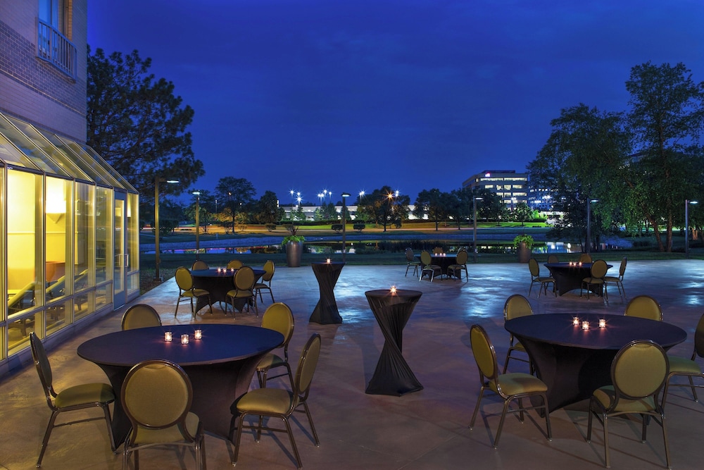 Sheraton Suites Chicago Elk Grove - photo 4