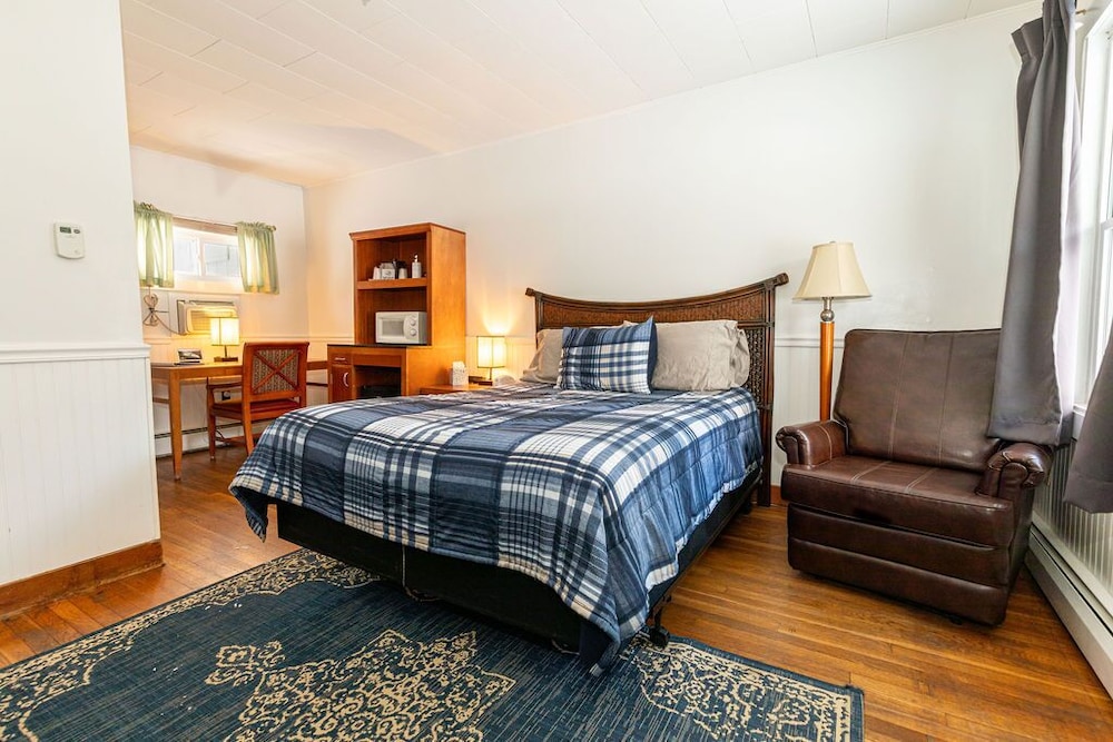 West Bethel Motel - photo 4