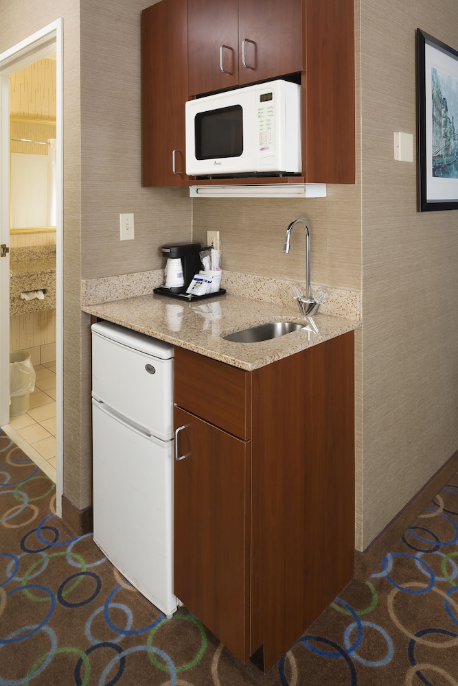 Holiday Inn Express Hotel & Suites Manchester Airport by IHG - photo 30