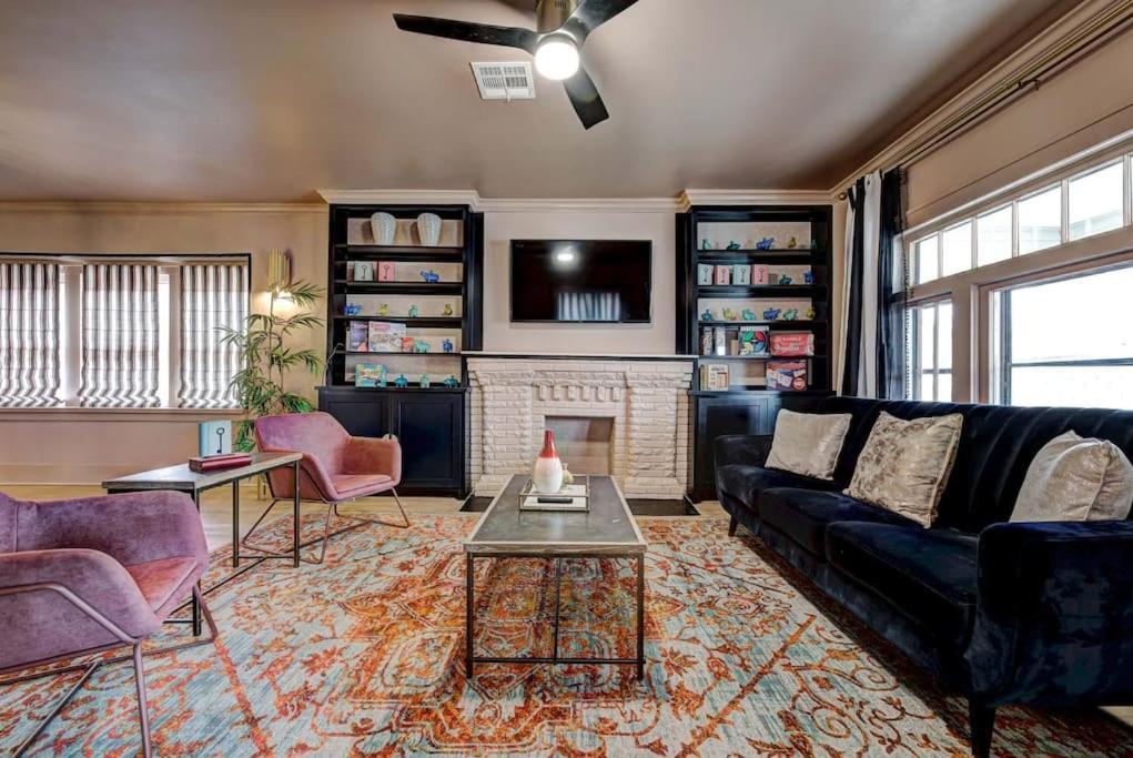 Boho Glam Bungalow mins away Western Ave Districts — 4-Star Luxury Hotel in Oklahoma City, United States