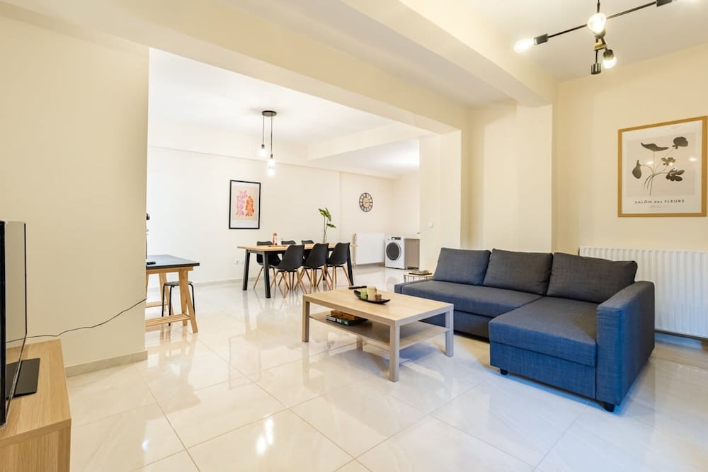 Escape to Kalamata's Old City Your Urban Oasis — 4-Star Luxury Hotel in Kalamata, Greece