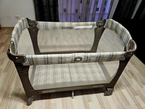 Quiet 3 Room Apt 2 Parking Spaces 5 Min Bus — 4-Star Luxury Hotel in Floresti, Romania