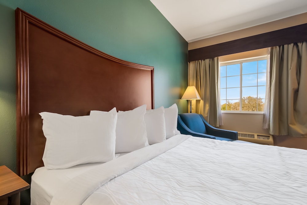 SureStay Plus Hotel by Best Western Topeka Northwest - photo 11