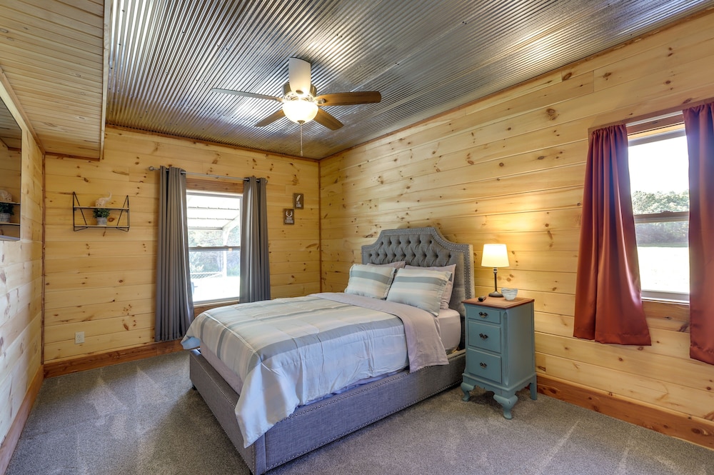 Spacious Franklin County Retreat on 80 Acres — hotel in Festus