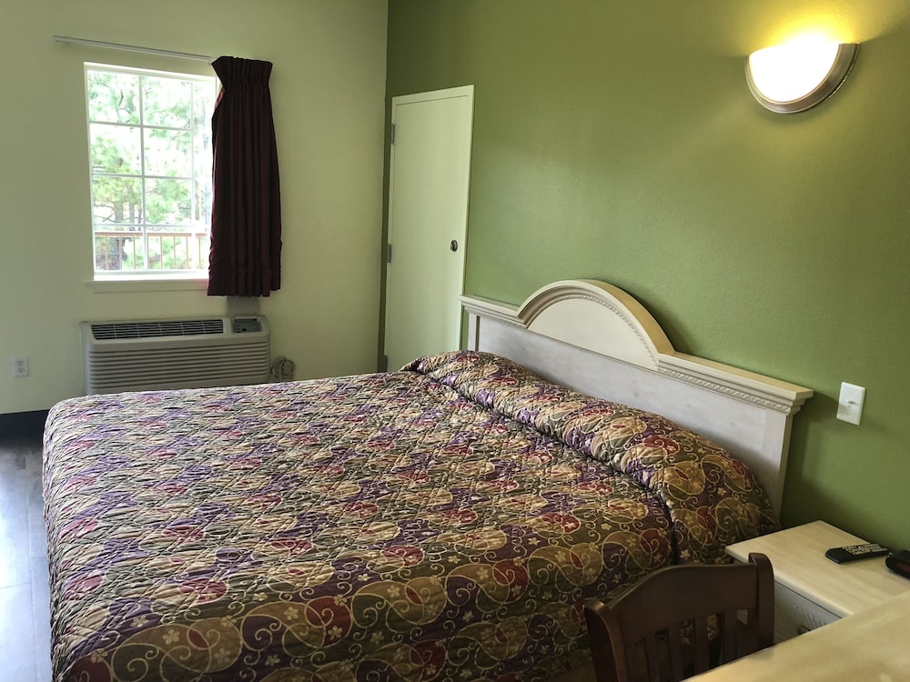 Weston Inn & Suites - photo 7