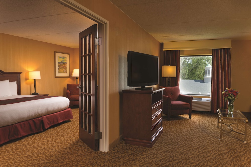 DoubleTree by Hilton Asheville Biltmore - photo 36