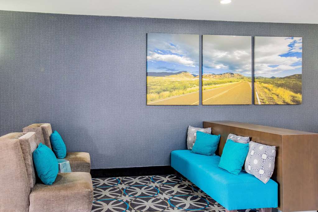 La Quinta Inn & Suites by Wyndham Mission at West McAllen - photo 8