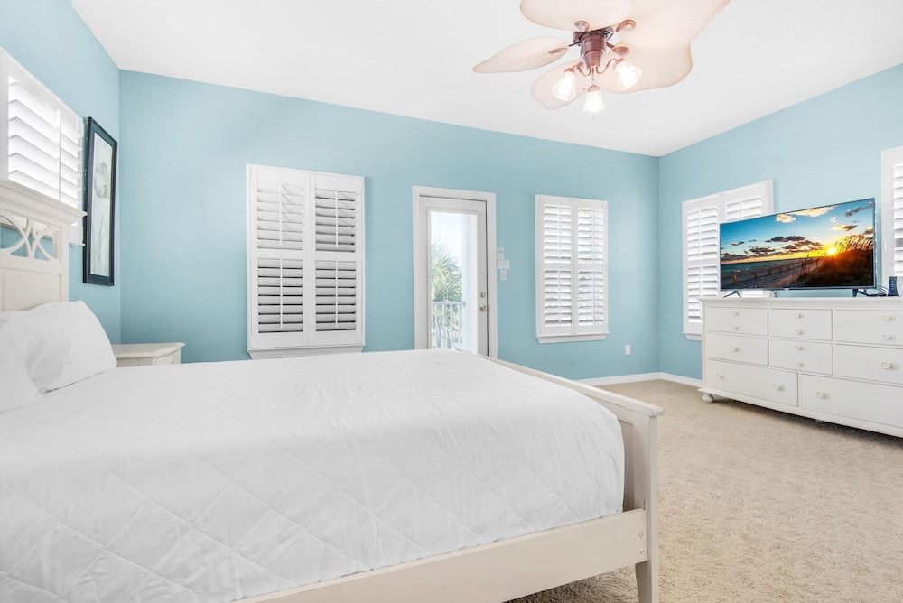 Sailor’s Cove in Navarre, United States