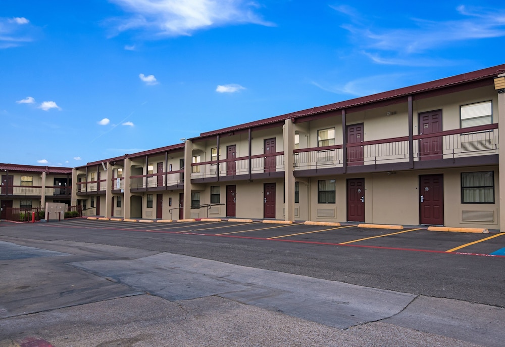 Red Roof Inn North Dallas Park Central - photo 24