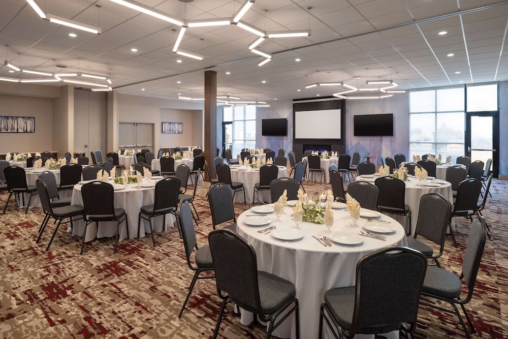 Hilton Garden Inn Visalia - photo 30