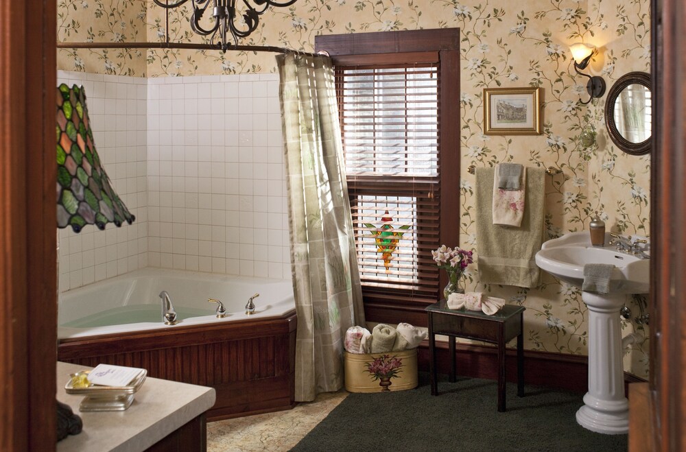 Cliff Cottage Inn Victorian B&B and Boutique Hotel - photo 26