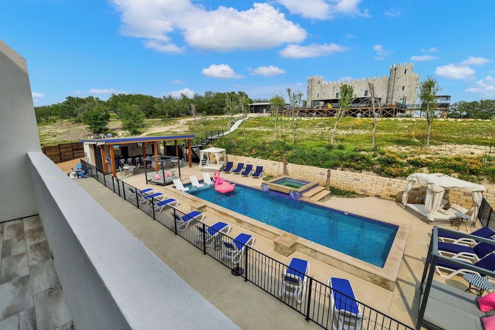 The Bentley Hotel Popeye Room Pool View - photo 15