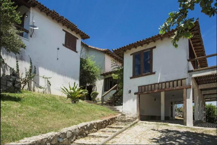 Búzios RJ Casa Panorâmica da Ferradura — 4-Star Luxury Hotel in Armacao De Buzios, Brasil