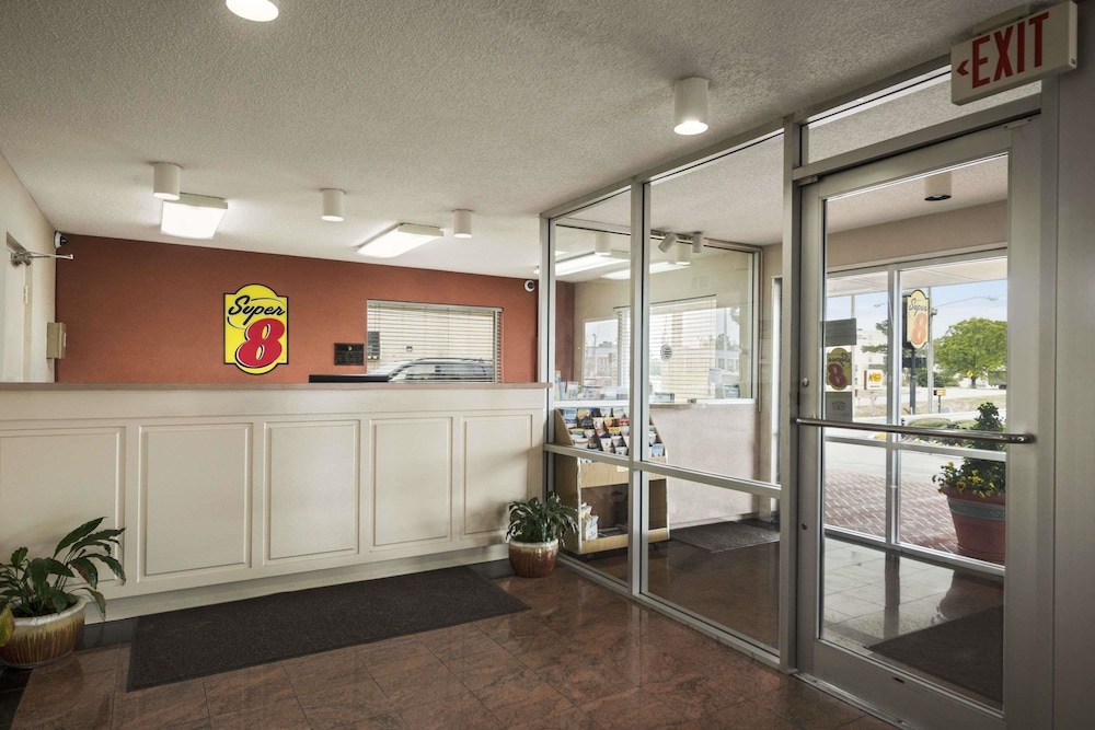 Super 8 by Wyndham Meridian - photo 2