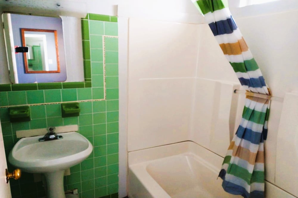 Love Hotels Desert Inn Boysen Canyon - photo 15