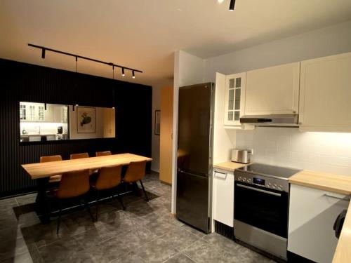 4 Room Spacious Condo W Patio