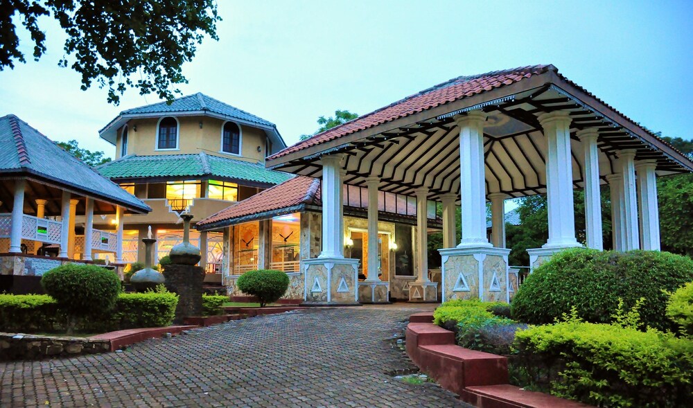 Kodigahawewa Forest Resort - last minute hotel in Colombo