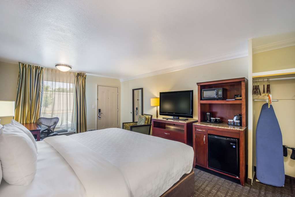 Clarion Inn & Suites Central Clearwater Beach - photo 26