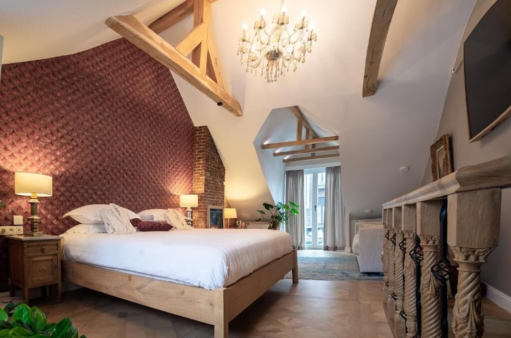Lovelace Suites by Threads of Time Hotel Bruges — 4-Star Luxury Hotel in Brugge, Belgium
