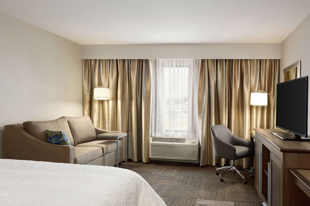 Hampton Inn & Suites Minooka - photo 9