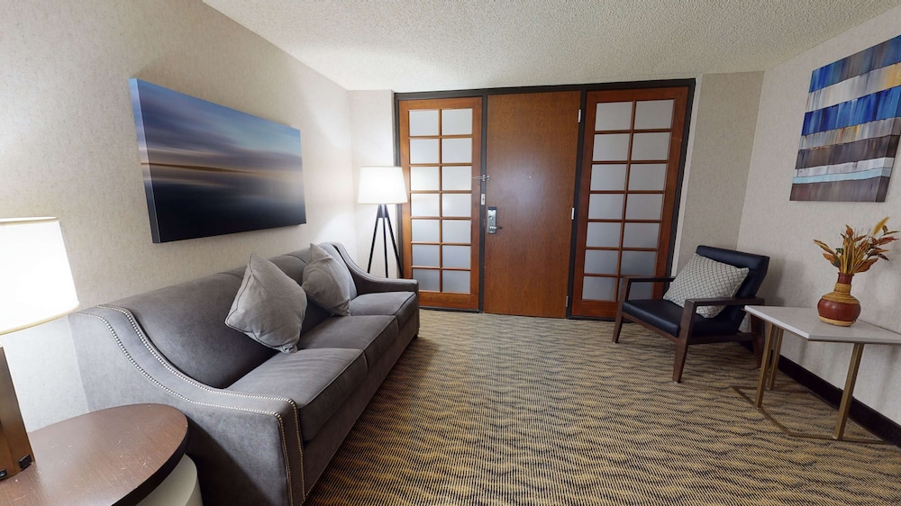 Embassy Suites by Hilton Oklahoma City Will Rogers Airport - photo 17