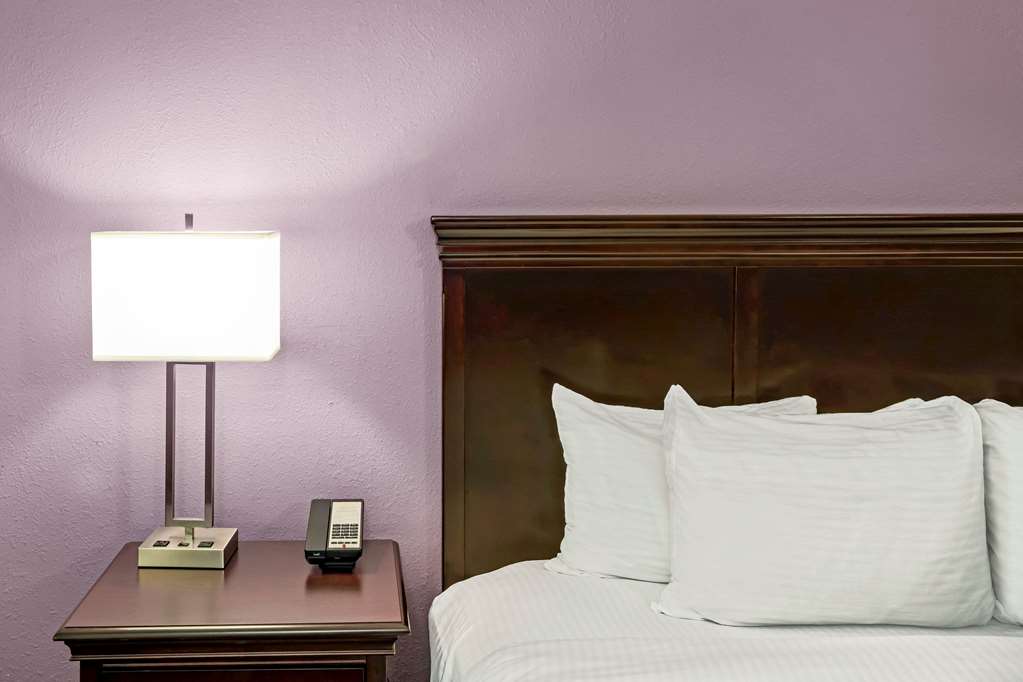 La Quinta Inn & Suites by Wyndham Cookeville - photo 21