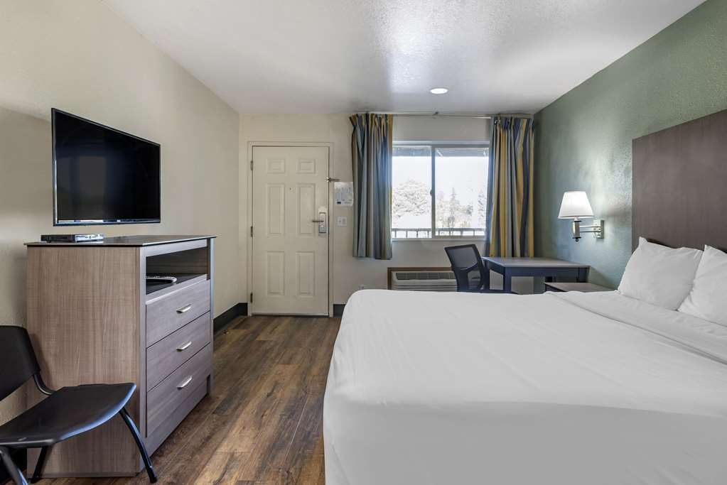 Econo Lodge Portland Airport - photo 6