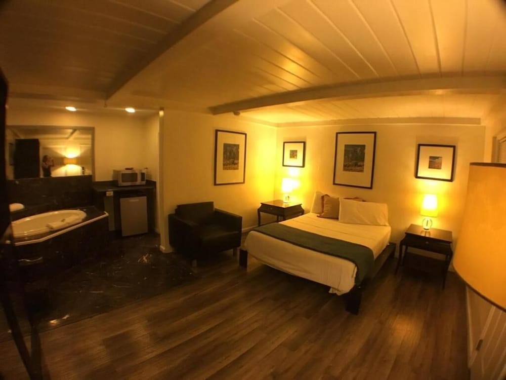 Sterling Gardens Hotel - photo 6