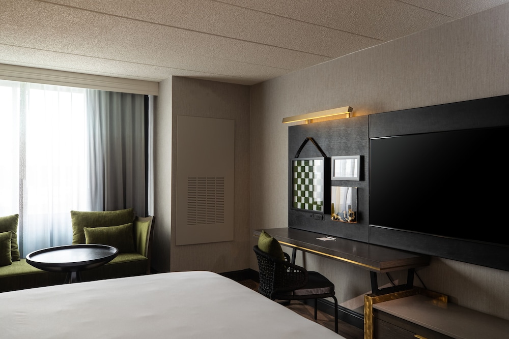 Renaissance Chicago North Shore Hotel - photo 6