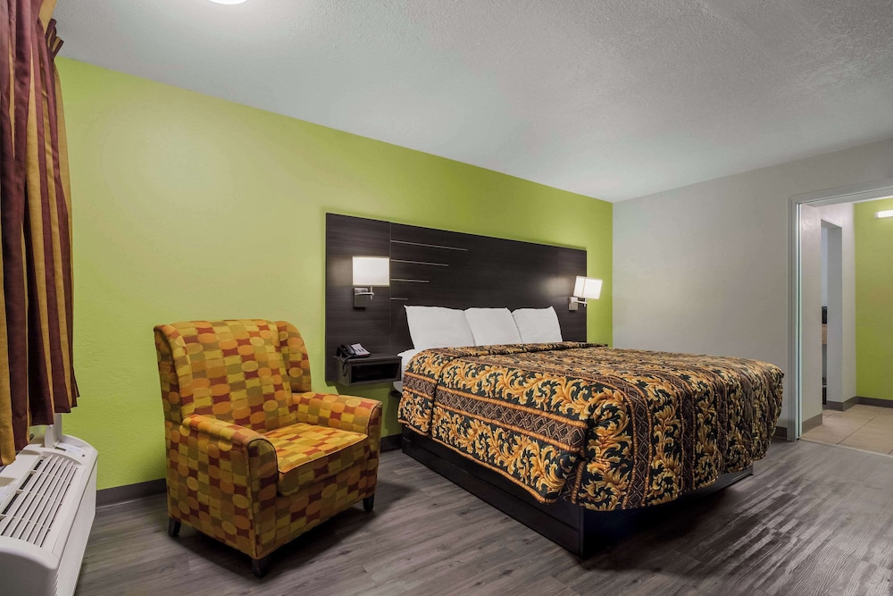 Rodeway Inn Conference Center - photo 17