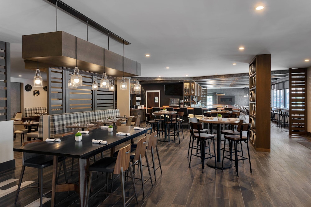 Delta Hotels by Marriott Burlington - photo 23