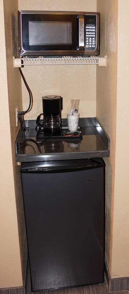 Super 8 by Wyndham Farmers Branch North Dallas - photo 14