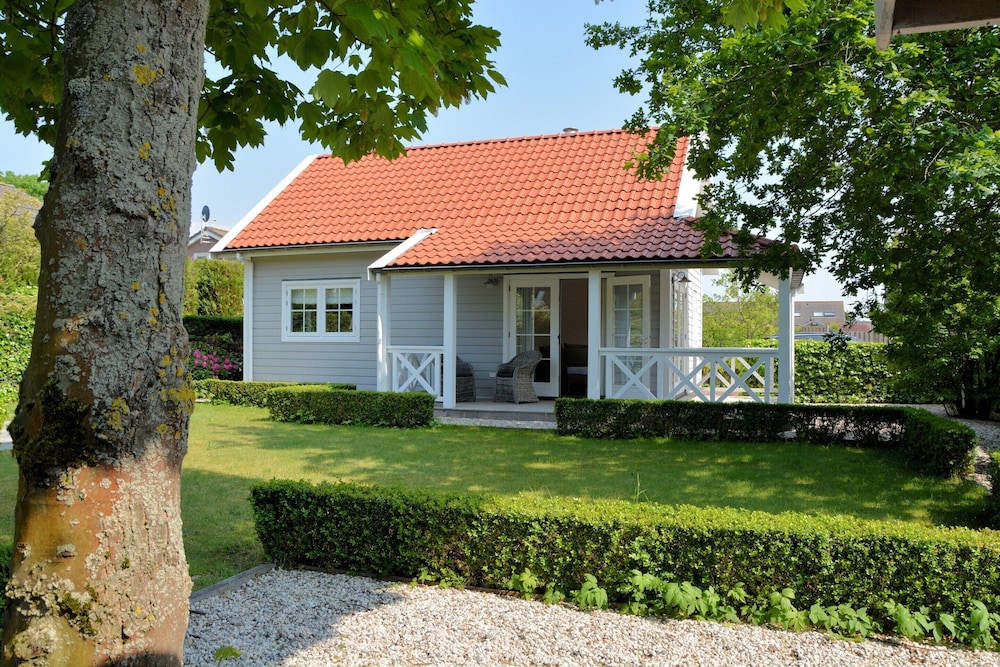 Holiday Home in Noordwijk near Beach — 4-Star Luxury Hotel in Noordwijk-Binnen, Netherlands
