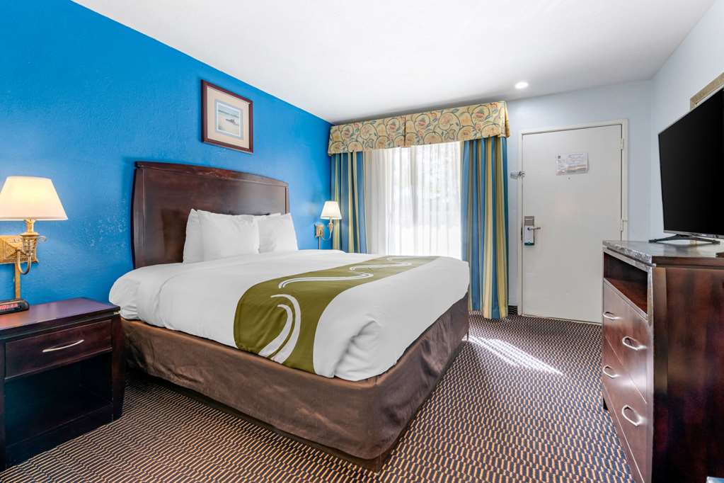 Quality Inn Sarasota North Near Lido Key Beach - photo 21
