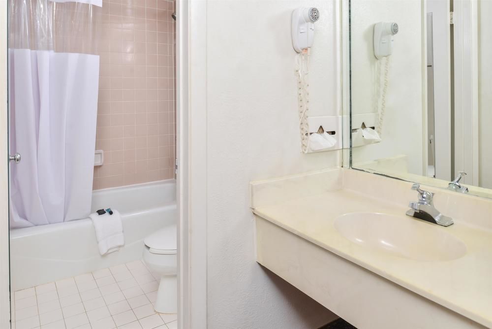 Americas Best Value Inn Williamsburg Lightfoot Area - photo 21