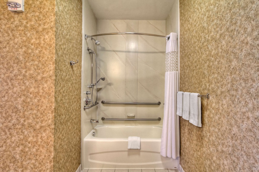 Hampton Inn & Suites Kalamazoo Oshtemo - photo 25