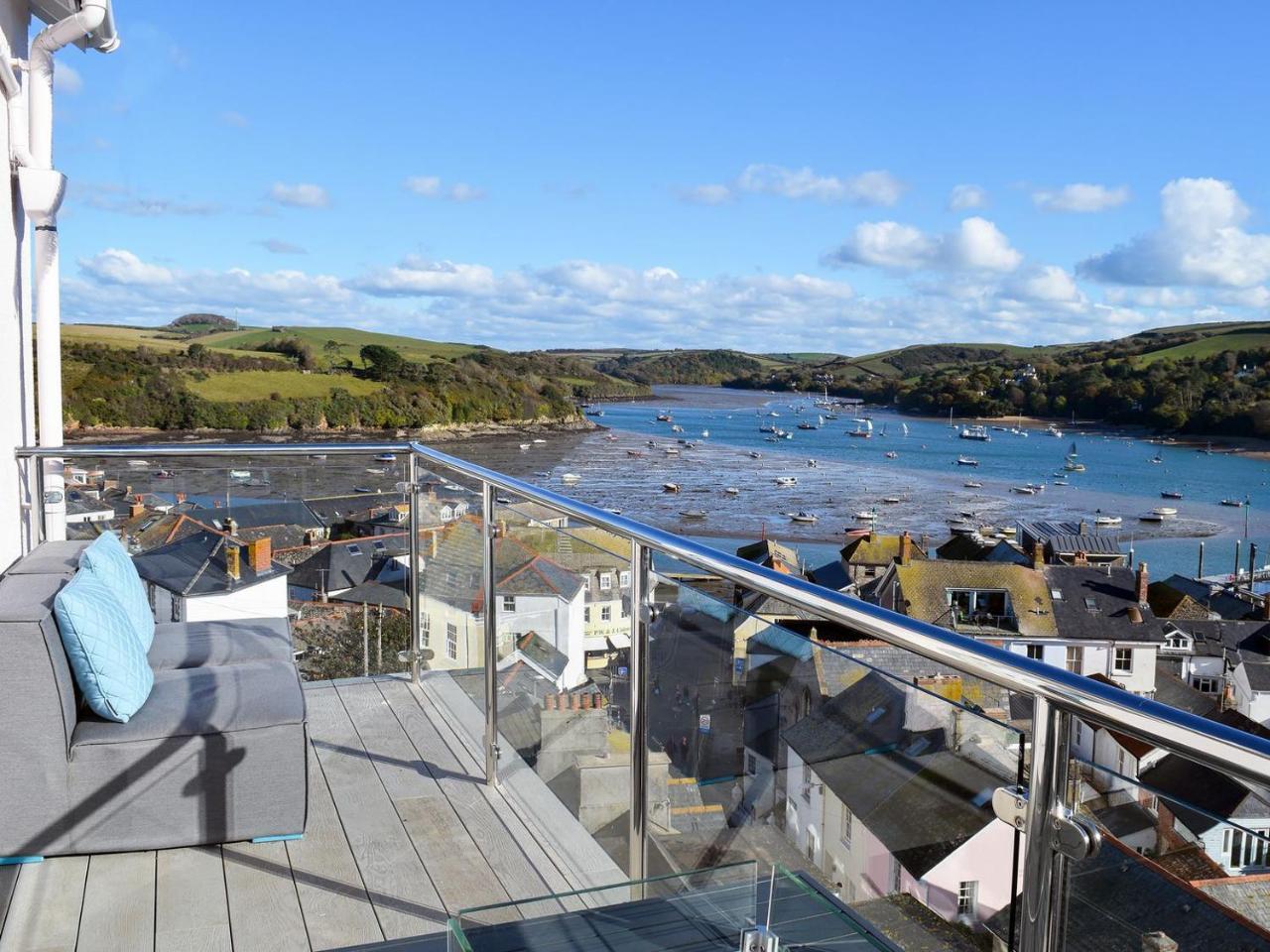 Charborough House Apt 3 — 5-Star Luxury Hotel in Salcombe, United Kingdom
