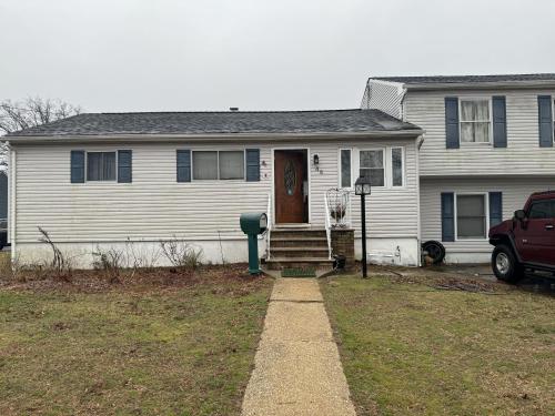 5 Bedroom Apartment Hotel — hotel in Keansburg