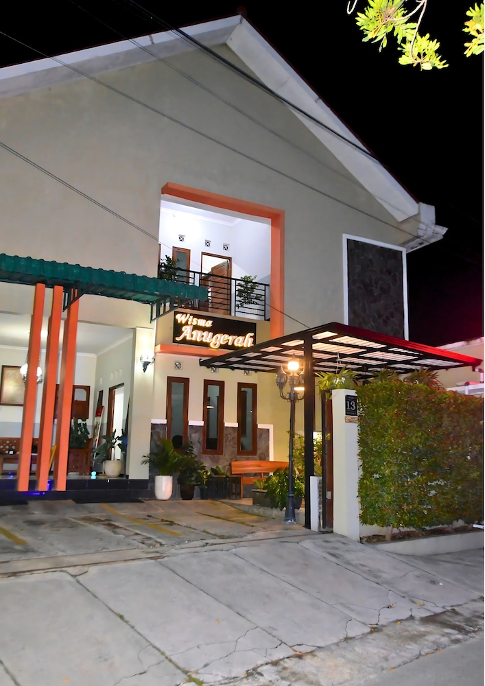 Wisma Anugerah Redpartner Near Masjid Zayed Solo in Surakarta, Indonesia