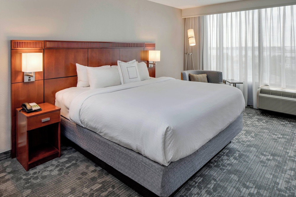 Courtyard by Marriott Boston Logan Airport - photo 18