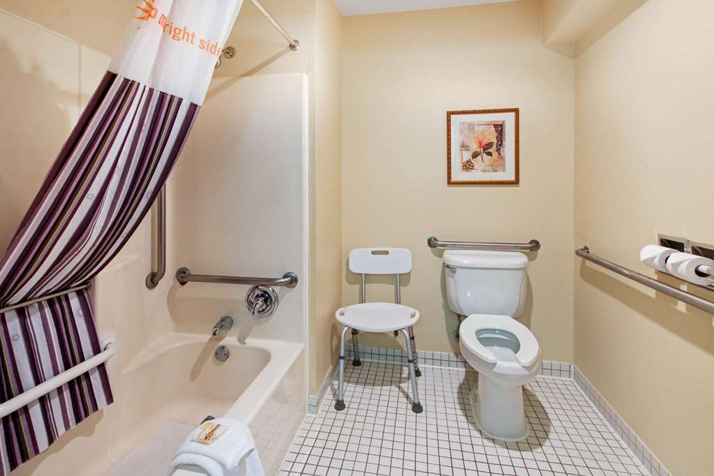 La Quinta Inn & Suites by Wyndham Albuquerque Journal Ctr NW - photo 21