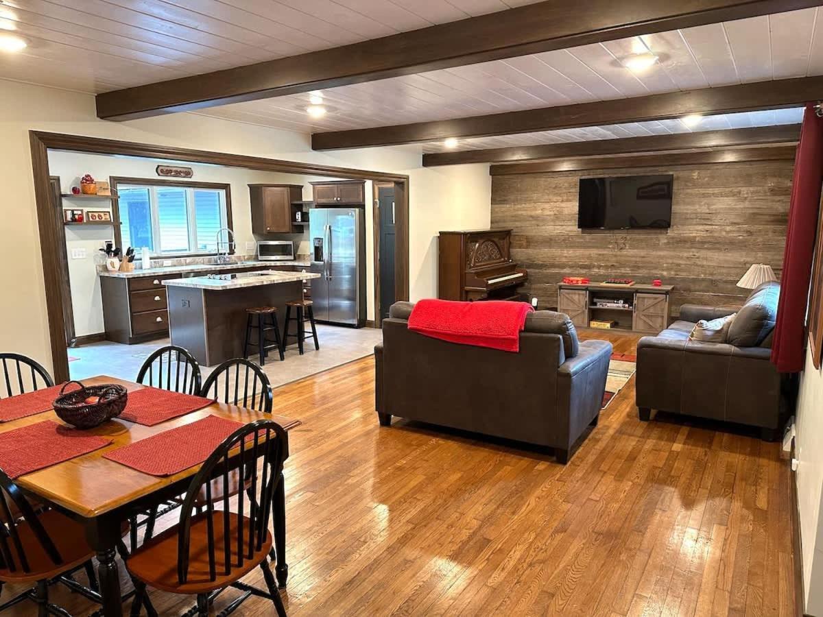 The Cortland Cottage at Brant's Apple Orchard — 4-Star Luxury Hotel in Ashtabula, United States