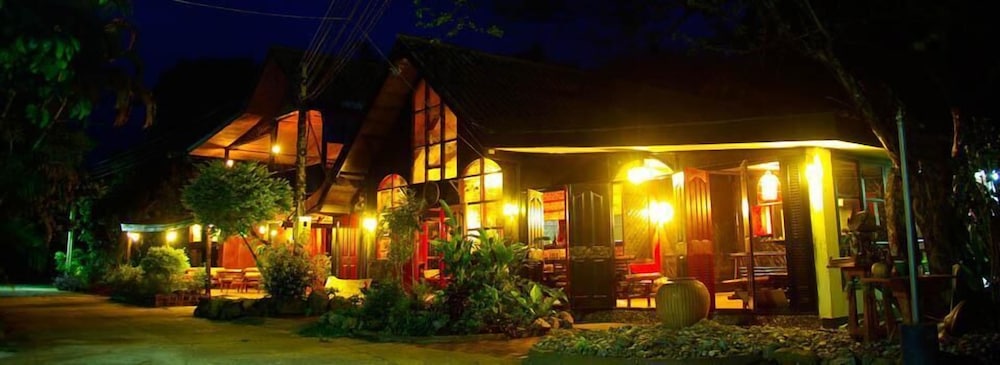 Areeya Phuree Resort — Mae Ai